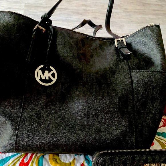 Michael Kors hand bag and wallet - Picture 1 of 3